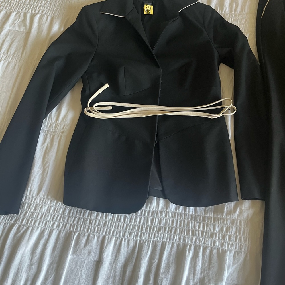 Express Two piece suite. - Picture 5 of 6